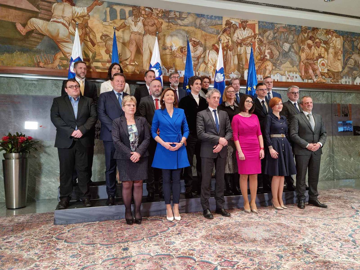 mlskrrSI's tweet photo. S potrditvijo nove sestave vlade se je Služba vlade za razvoj in evropsko kohezijsko politiko preoblikovala v Ministrstvo za kohezijo in regionalni razvoj. Kot minister za kohezijo in regionalni razvoj je zaprisegel dr. Aleksander Jevšek.

Več na https://t.co/dYbg8ohY8S https://t.co/uTQql75h6N
