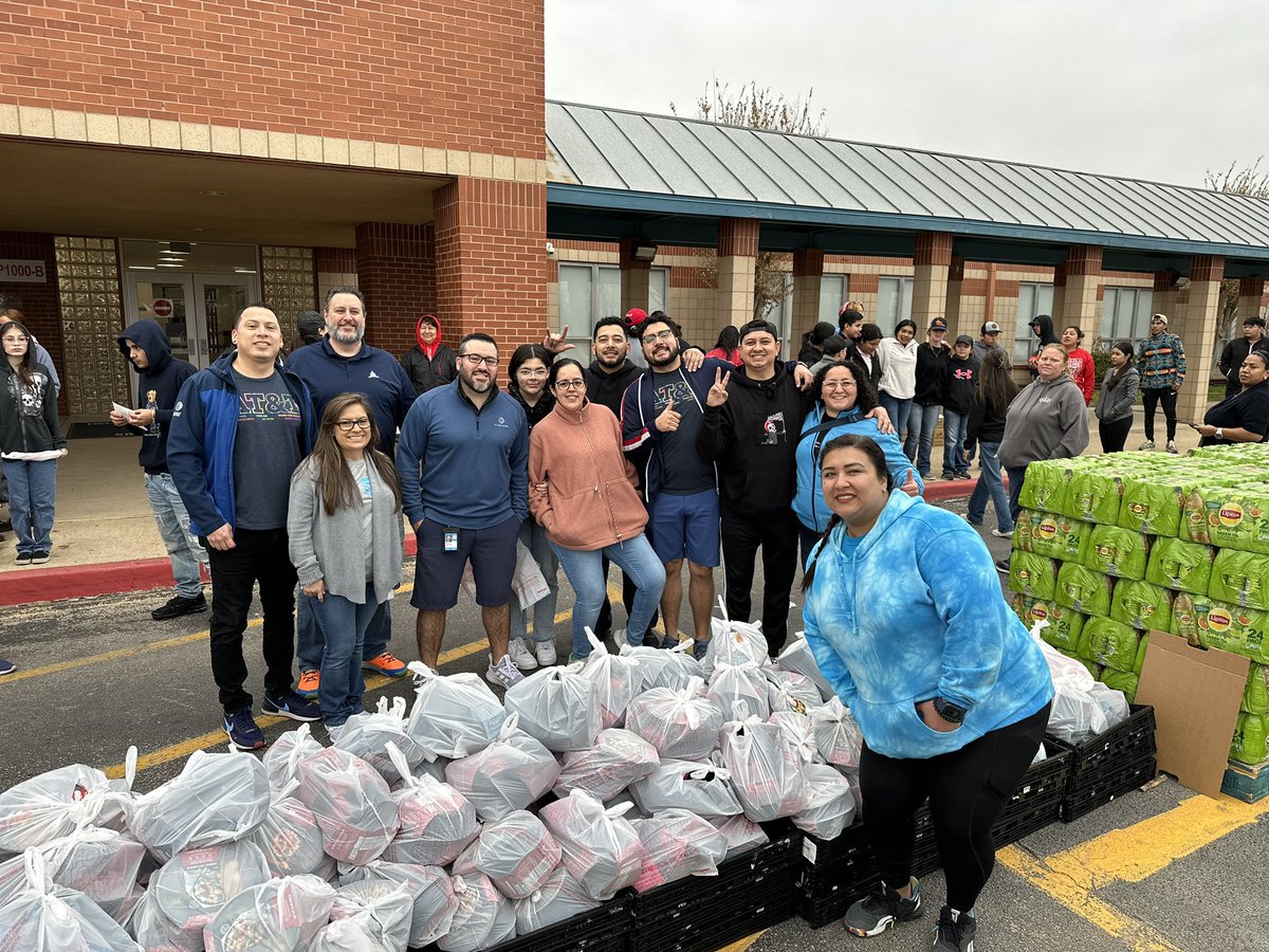 JayfromATT's tweet photo. A small recap of my @LifeAtATT in January! Everything from Awesome roadshows, early morning volunteering, and helping our AR partners learn new things about our company! I’m excited to continue to grow with @ATT! @EvetteGamboa @CarrizalesJudy @JoseTrevino2207 @STXspeaks https://t.co/8dAgdAIYse
