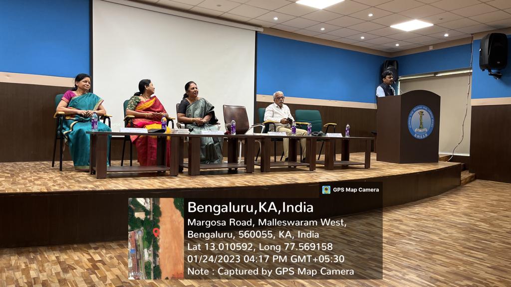 DCTE_Karnataka's tweet photo. #DCTE #careerguidance
ಇಂದು ಮಲ್ಲೇಶ್ವರದ ಸರ್ಕಾರಿ ಪ್ರಥಮ ದರ್ಜೆ ಕಾಲೇಜಿನ ವಿದ್ಯಾರ್ಥಿಗಳೊಂದಿಗೆ ಮುಖಾಮುಖಿ ಸಂವಾದ ನಡೆಸಿದ ಕಾಲೇಜು & ತಾಂತ್ರಿಕ ಶಿಕ್ಷಣ ಇಲಾಖೆಯ ಆಯುಕ್ತರಾದ ಪ್ರದೀಪ್.ಪಿ ಅ��ರು, ಸ್ಪರ್ದಾತ್ಮಕ ಪರೀಕ್ಷೆಗಳಿಗೆ ತಯಾರಿ ನಡೆಸುವುದು ಹೇಗೆ, ವೃತ್ತಿ ಆಯ್ಕೆ ಹೇಗೆ ಎಂಬ ವಿದ್ಯಾರ್ಥಿಗಳ ಅನೇಕ ಪ್ರಶ್ನೆಗಳಿಗೆ ಉತ್ತರ ನೀಡಿದರು. https://t.co/kiqHE2iVIe