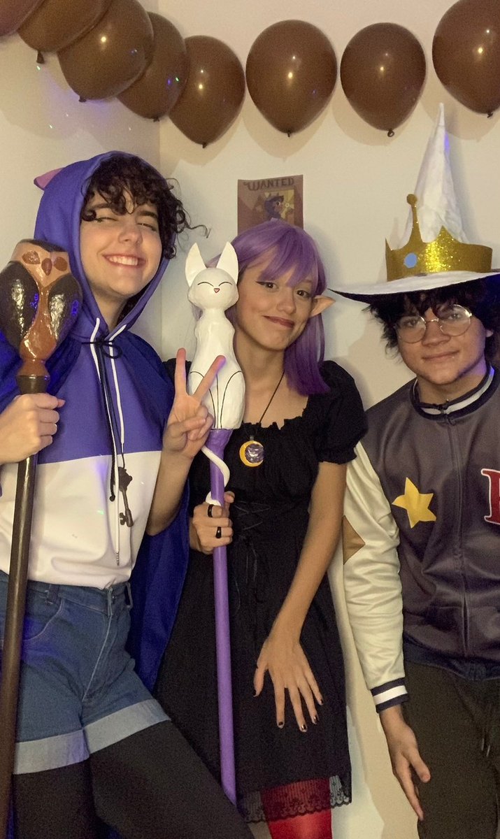 gagabriellaa_'s tweet photo. eu e meus amigos fizemos cosplay de toh para assistir For The Future #TheOwlHouse #TOH #ForTheFuture #theowlhouseseason3 https://t.co/BNILmkkYW2