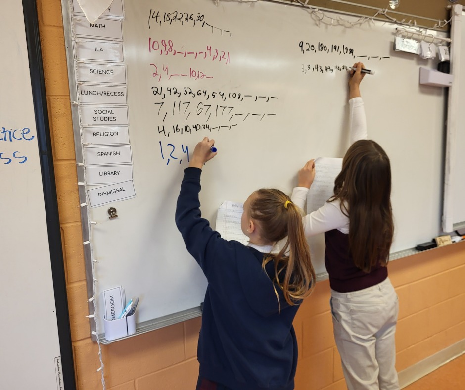 AtownDioceseEDU's tweet image. Our #saintsandscholars are hard at work in school today! 

📸 Featured photo:  Determining math patterns at @ICAKnights 

#CatholicSchools #CollaborateandLearn #AcademicExcellence