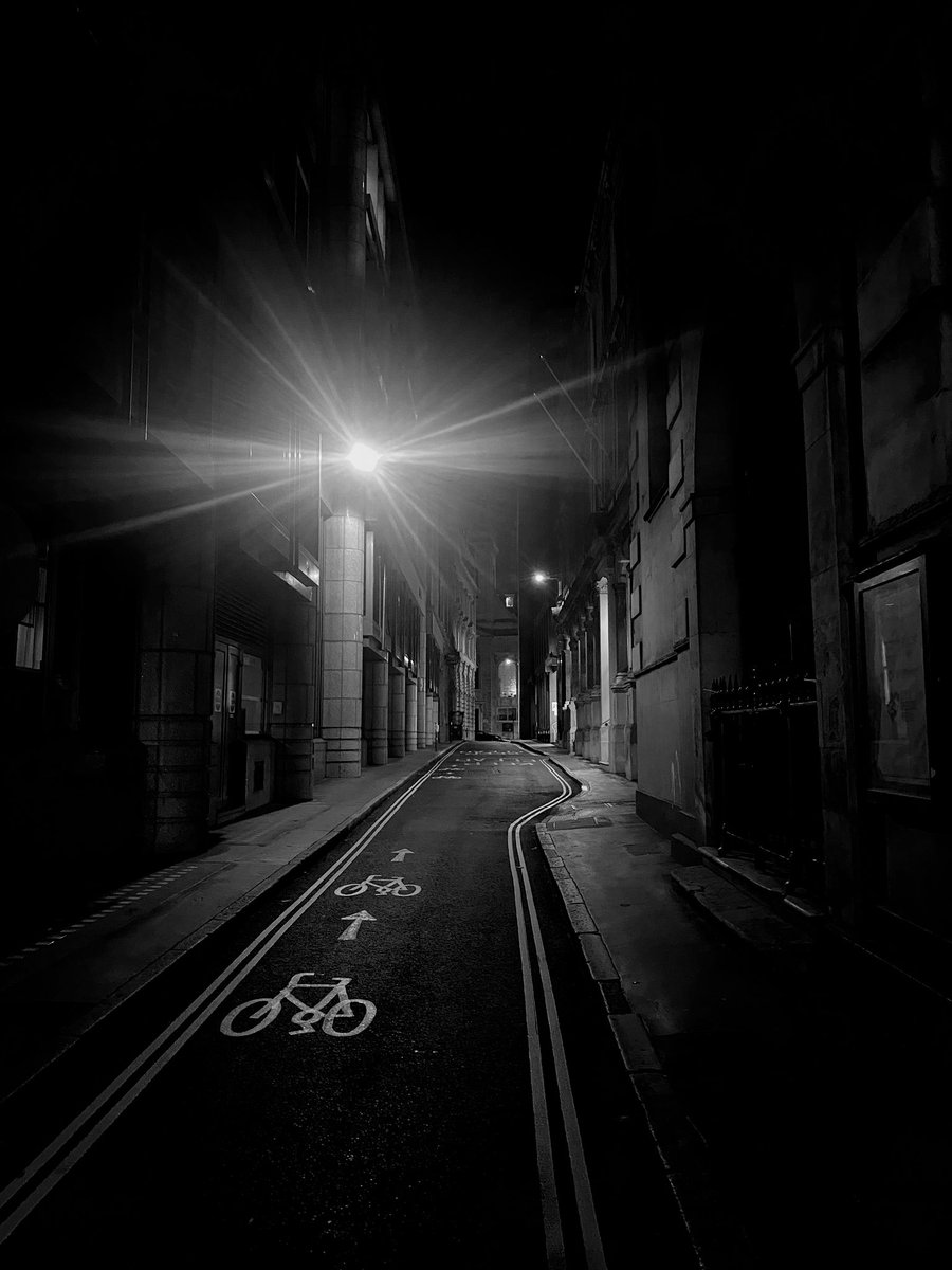 AdamKnesl's tweet photo. @Lightroom Welcome to London🤳 https://t.co/3SQ6oDnPH0