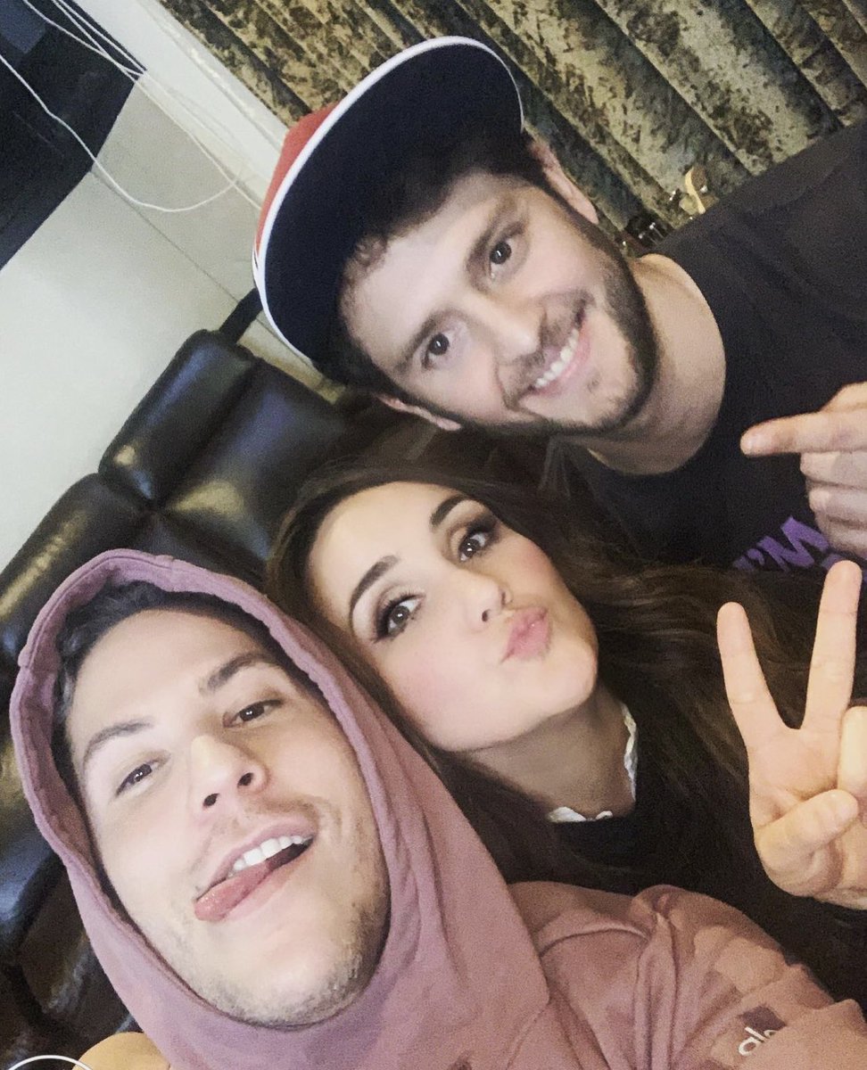 RBDWorldESP's tweet photo. #FOTO @DulceMaria ha puesto esta foto en su Instagram con @christiancha y @christopheruck en el estudio 😍 https://t.co/Ydo6ufSS2D