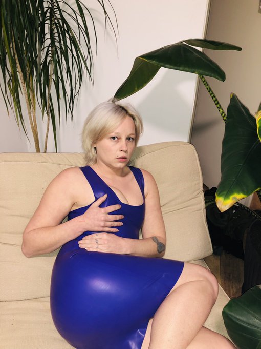 Almost ready for bed 😏😍 who knows what will happen there 💦🤤😘 https://t.co/1XF5959le8