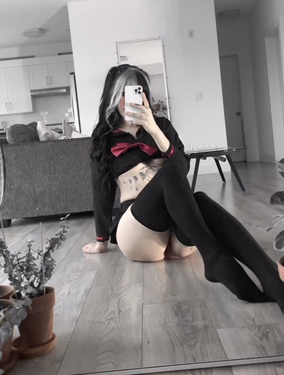 ghostkittenxx's tweet photo. anime girlfriend :3 https://t.co/I4WzT7m9mq