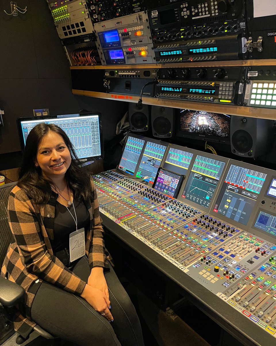 DomeProductions's tweet photo. Dome intern, Grace Scoffield, aspires to be an audio operator in sports TV and will focus her rotations on big events like NBA basketball!
#DomeIsThere #DomeProductions #DomeInternship #AudioOperator https://t.co/jYDXx8xomh