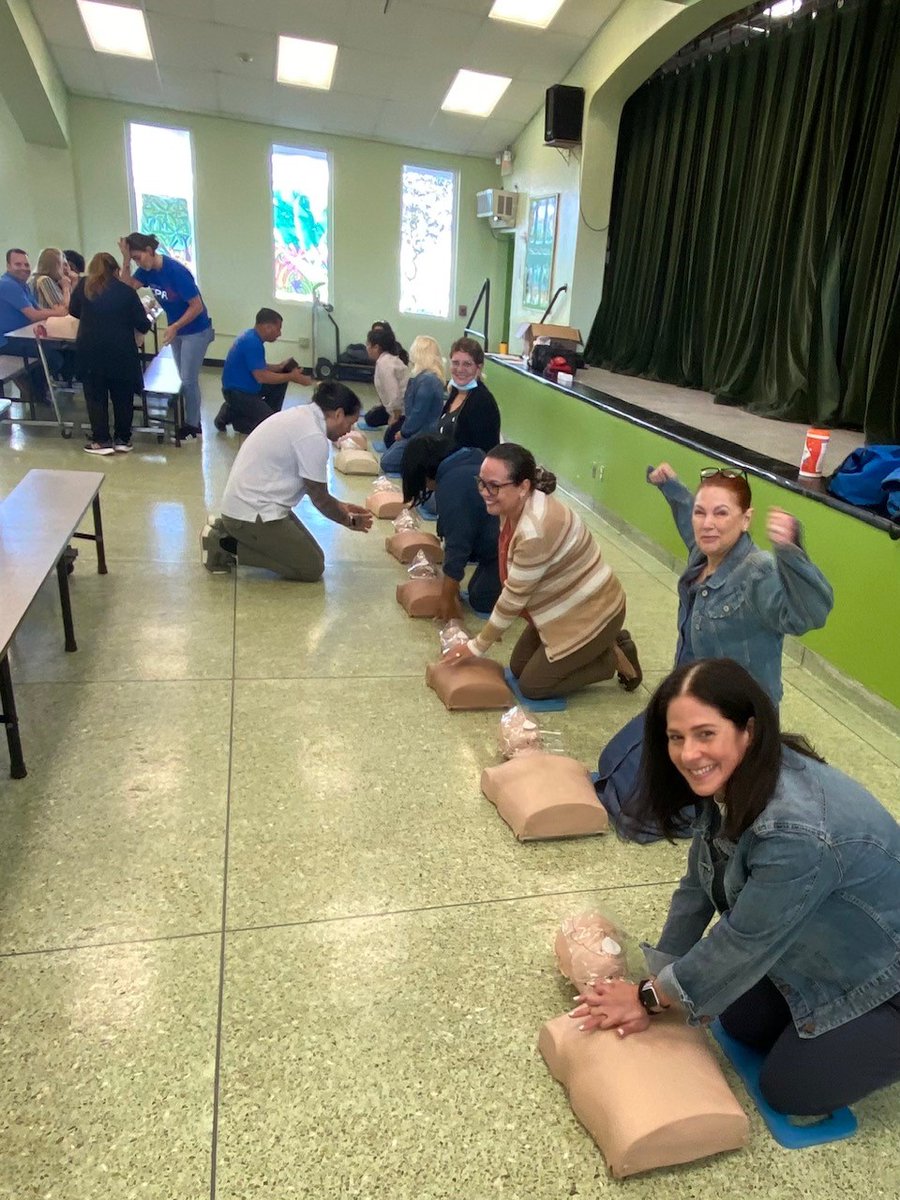 MDCPS_OECP's tweet image. Student safety is our top priority! Head Start teachers and staff were trained in CPR and first aid during Monday’s Teacher Planning Day. Grateful for our partners at @dadecpr! #GetaHeadStart #miamischools #305CAHSD