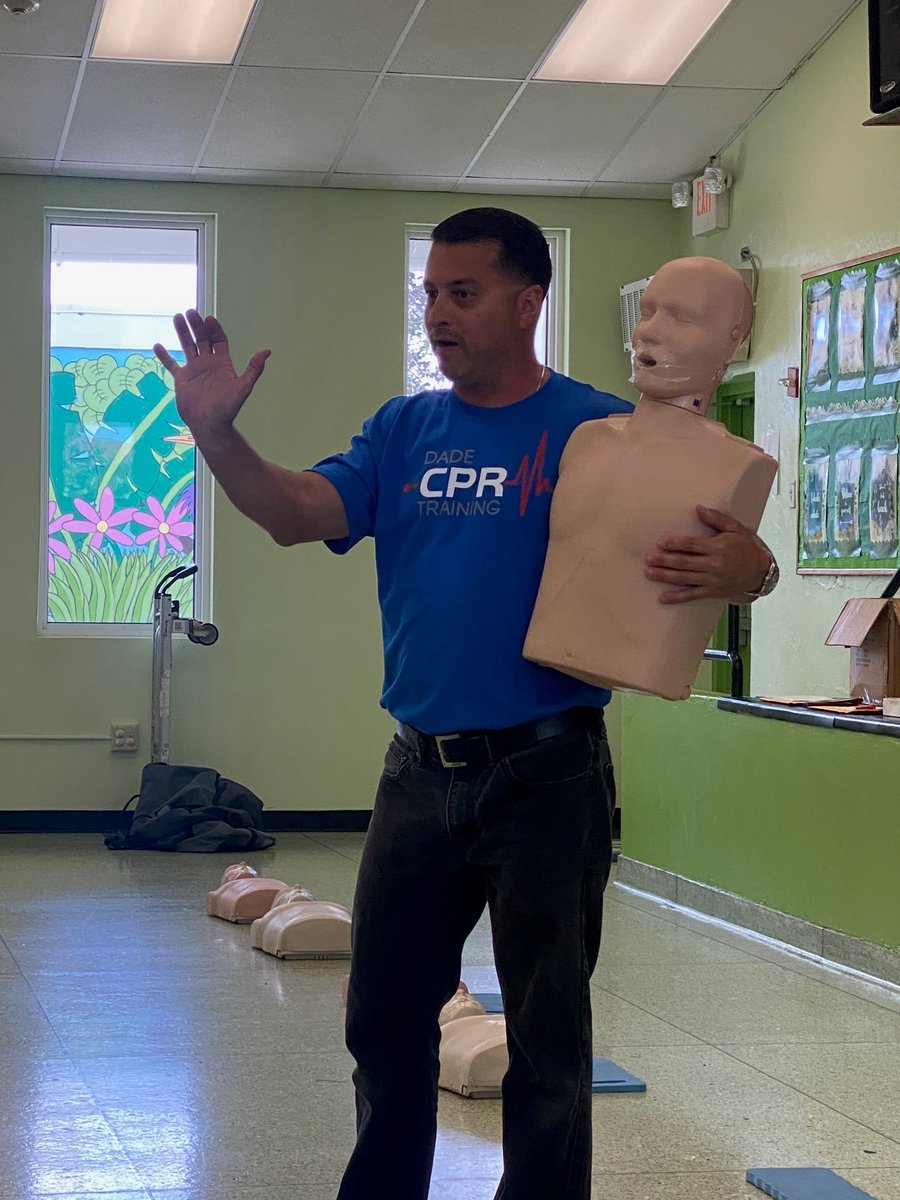 MDCPS_OECP's tweet image. Student safety is our top priority! Head Start teachers and staff were trained in CPR and first aid during Monday’s Teacher Planning Day. Grateful for our partners at @dadecpr! #GetaHeadStart #miamischools #305CAHSD