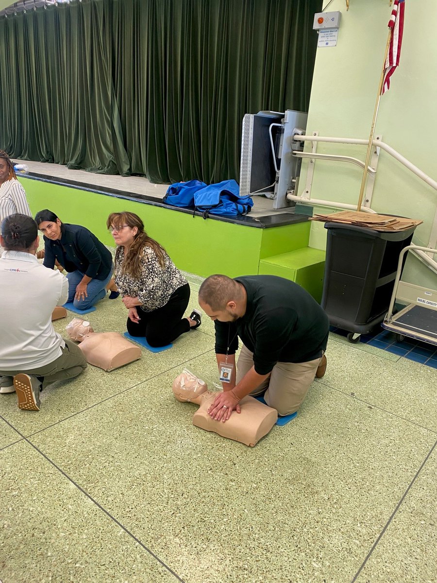 MDCPS_OECP's tweet image. Student safety is our top priority! Head Start teachers and staff were trained in CPR and first aid during Monday’s Teacher Planning Day. Grateful for our partners at @dadecpr! #GetaHeadStart #miamischools #305CAHSD