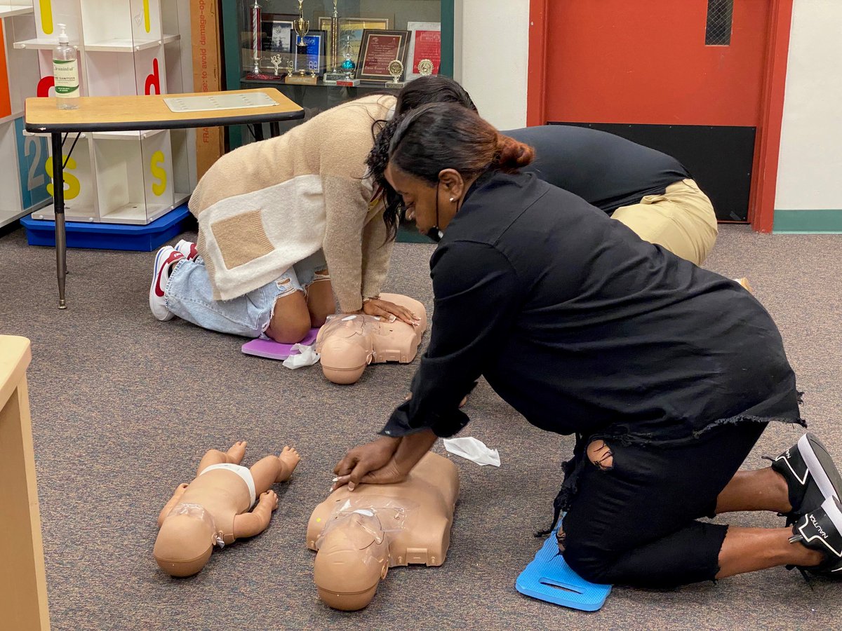 MDCPS_OECP's tweet image. Student safety is our top priority! Head Start teachers and staff were trained in CPR and first aid during Monday’s Teacher Planning Day. Grateful for our partners at @dadecpr! #GetaHeadStart #miamischools #305CAHSD