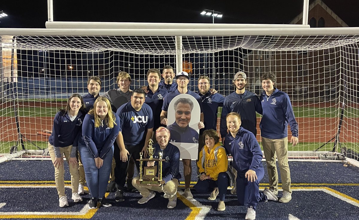 As we #CelebrateCSC Week, we need to give a huge shoutout to our student sports information team!

We’re blessed to have a strong team of #WenzlersWarriors who do wonderful work day in and day out to cover the Blue Streaks.

Thank you so much! 
#OnwardOn ⚡️ @CollSportsComm