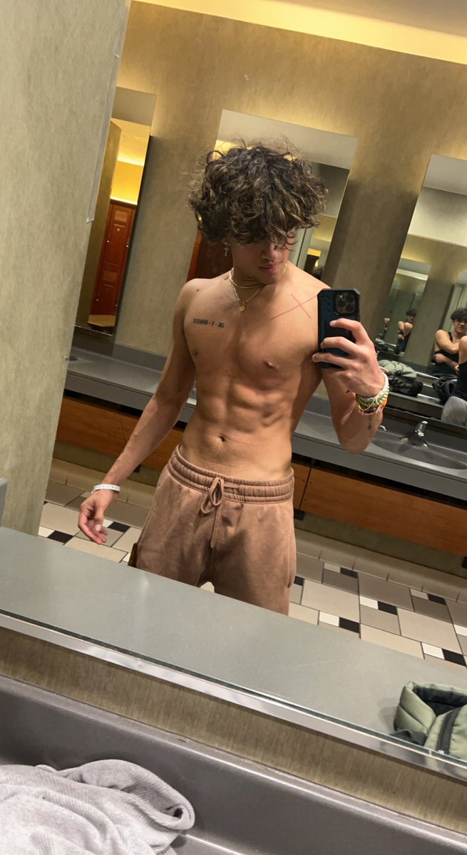 edds_cruz's tweet photo. Am I ur type ? 🥵 https://t.co/QinVhlbbLa