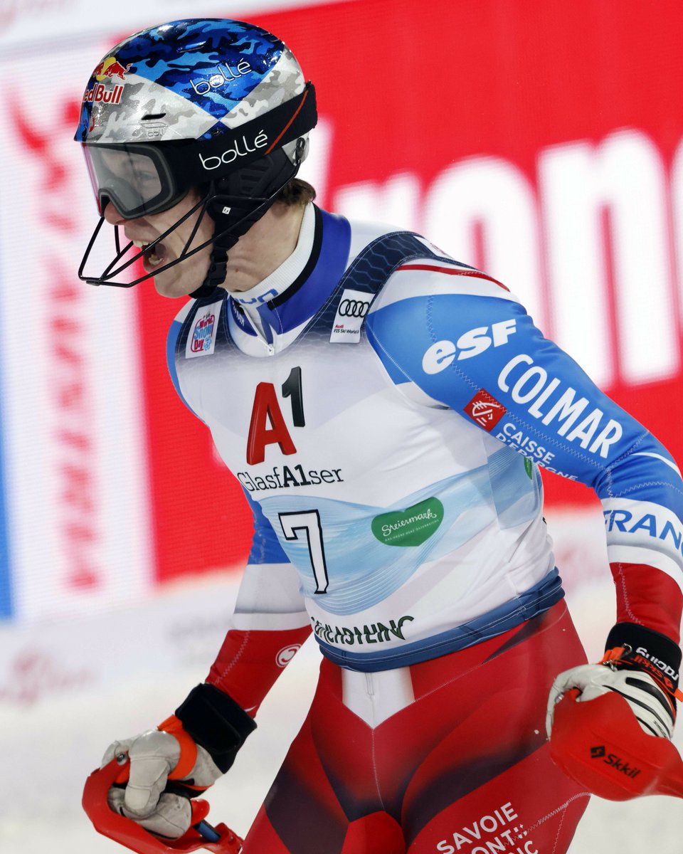 NOËL A ENFLAMMÉ SCHLADMING 😍🔥 
Quelle course du Champion Olympique qui vient REMPORTER le Slalom Nocturne de Schladming. 

ÉNORME !! 

📸 Agence Zoom