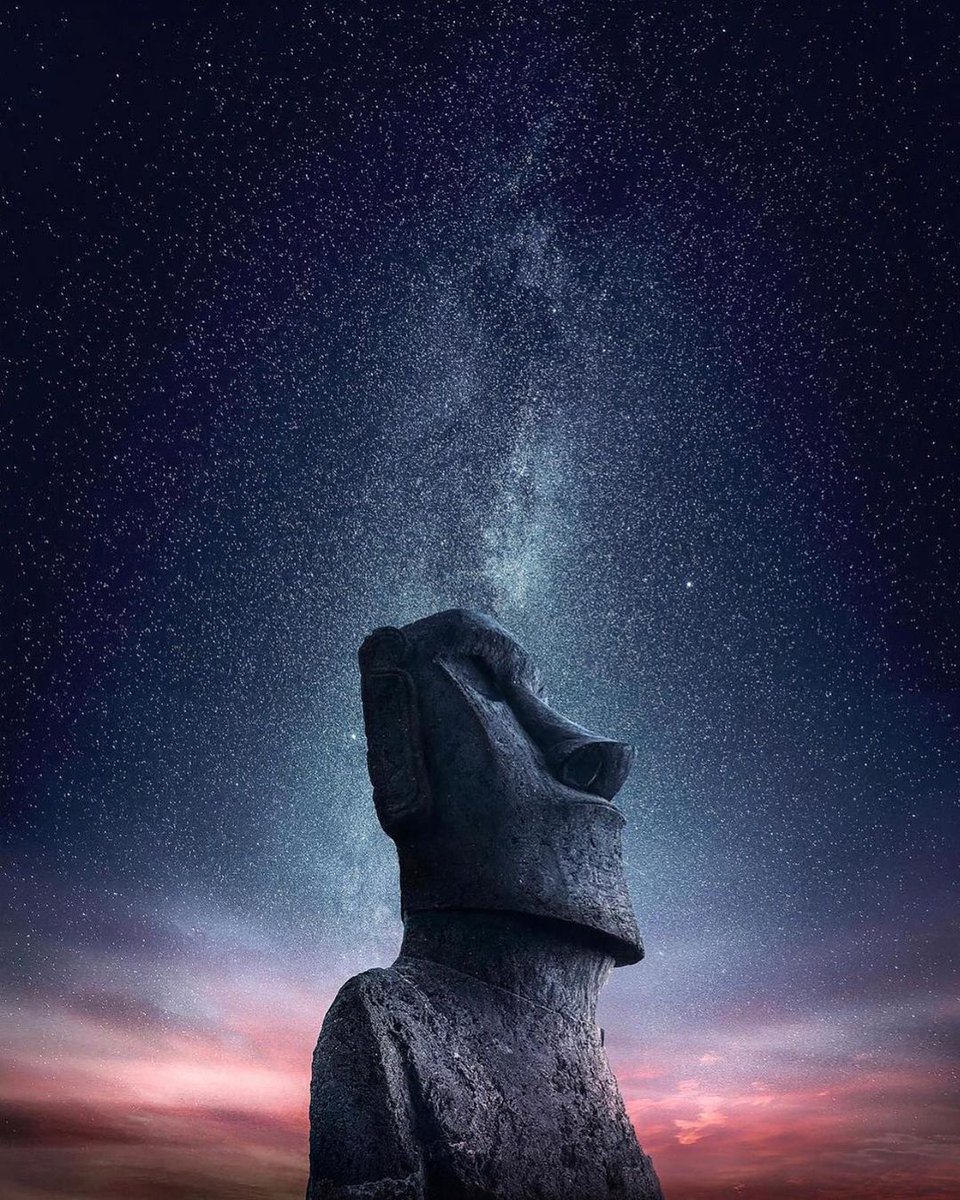 MAstronomers's tweet photo. Easter Island under the Stars 📸✨
Credits: @grafixart_photo https://t.co/WxszSAoypd
