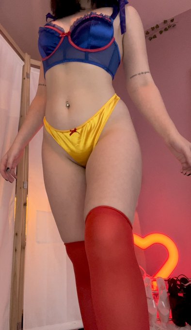 sneakpeek from the pics I took today.  I&rsquo;m live tonight! What kind of stream should I do? Nows the time<a href="/tag/kinky"class="tags"><span>#kinky</span></a><a href="/tag/goth"class="tags"><span>#goth</span></a><a href="/tag/altgirl"class="tags"><span>#altgirl</span></a><a href="/tag/kinkygirl"class="tags"><span>#kinkygirl</span></a><a href="/tag/gothy"class="tags"><span>#gothy</span></a>