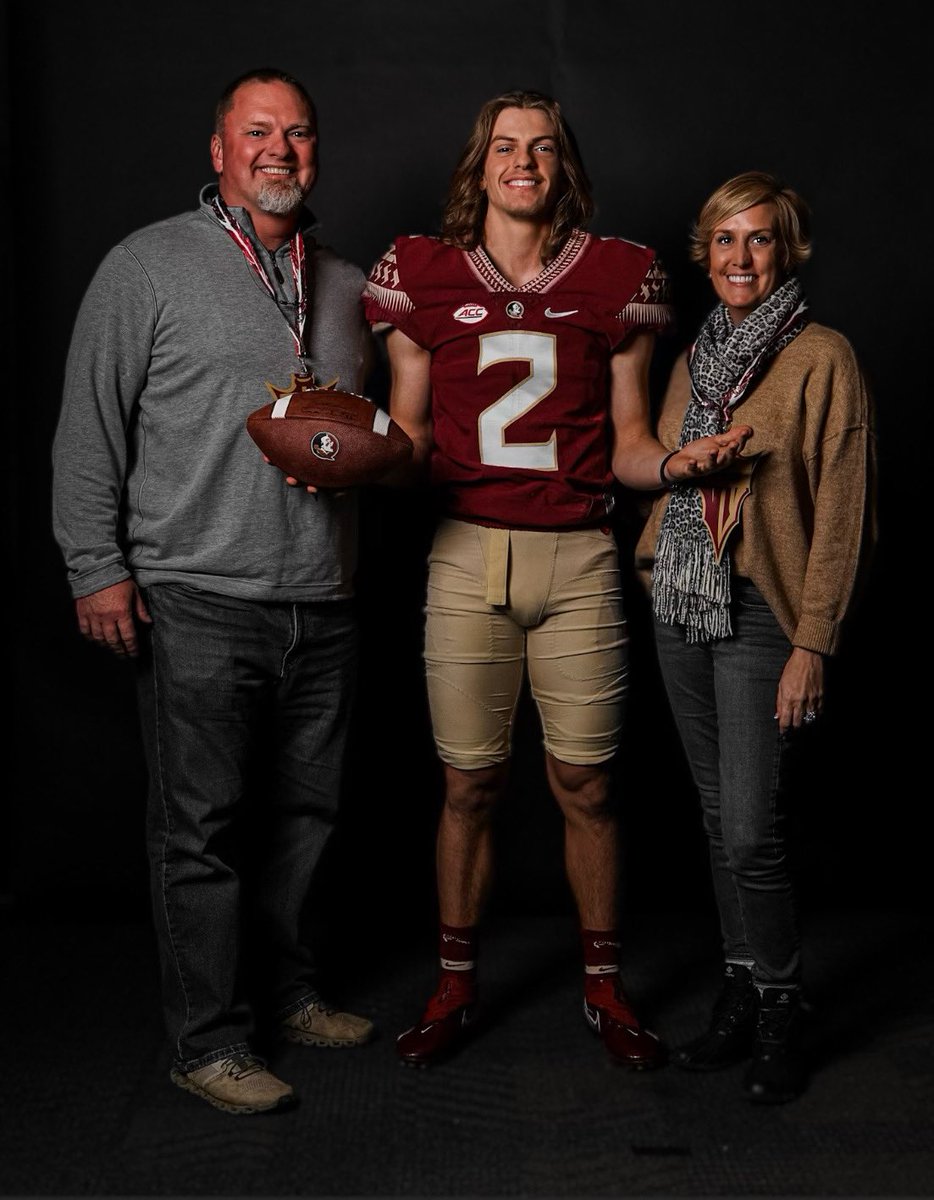 HBurch_KIOTT's tweet photo. FSU Junior Day!  Thankful for the opportunity to meet the coaching staff and learn more about this amazing program. @FSUFootball @FSU_Recruiting @Coach_Norvell @Coach_Tokarz @Coach_Eleyssami @CoachShot21 @VisionQb @PlayBookAthlete @NCEC_Recruiting @CSmithScout @RussellvilleFB https://t.co/XfyMfpJ698
