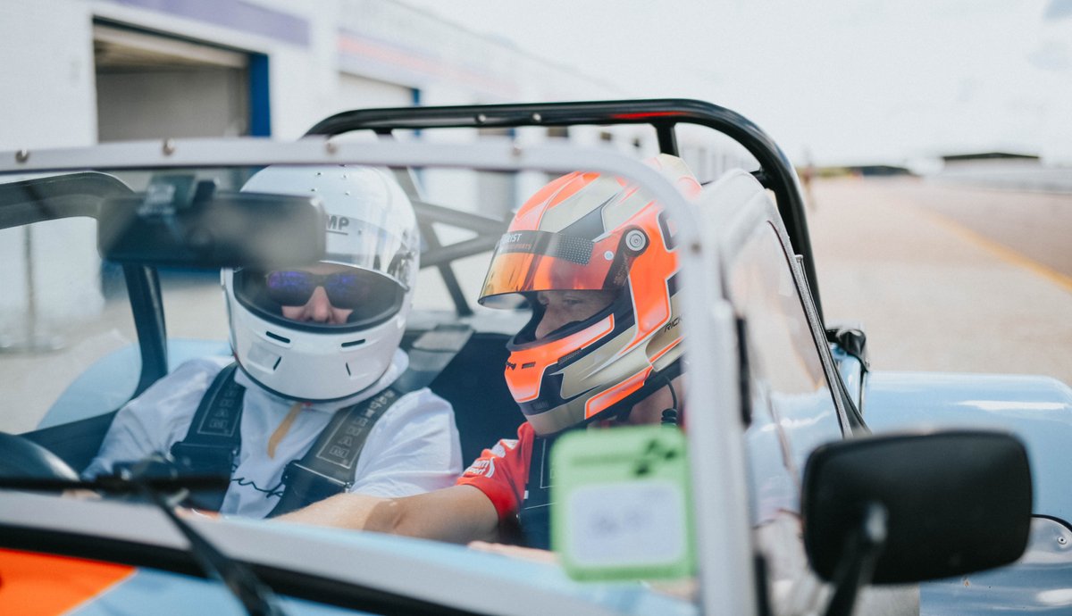 TrackObsession_'s tweet photo. What is our instructor @rickycollard pointing out? 👀
.
Free instruction from professional racing drivers 
.
https://t.co/J78ijE33yK
#trackobsession #tuition #thruxtoncircuit #trackday #trackcar #racecar #becauseracecar #trackcar #trackday #caterham https://t.co/IJUqAtjBlu