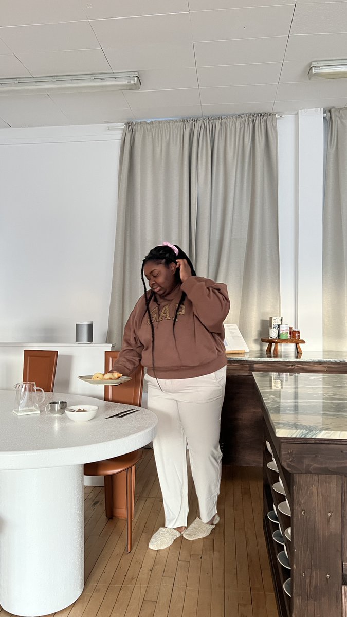 UKGap's tweet image. Taking a leaf out of @abimarvel’s book this week and doing small things that bring us joy.

Comfy clothes ✔️
Audio books ✔️
Cooking  ✔️

Find our athleisure styles online now at Gap.co.uk