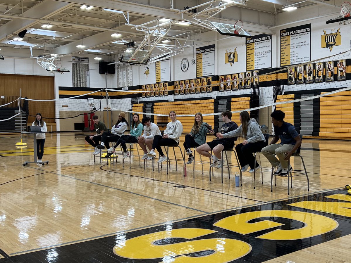 KelleyRCapper's tweet photo. @smwestdeca students organized a panel where senior student-athletes discussed their journey &amp; how the have managed their time. Great group of students &amp; happy they’re sharing their experiences &amp; perspectives. #theWestWay #OneShawneeMission @SMWestOffice @SMWsports @theSMSD https://t.co/h3pU1IG6KQ