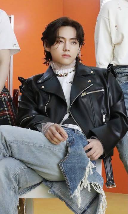 SaurieP's tweet image. leather jacket ☑
🖤🤍💙🤎 ☑
#SASD #SArmyselcaday #sarmy 
@BTSPROJECTRSA