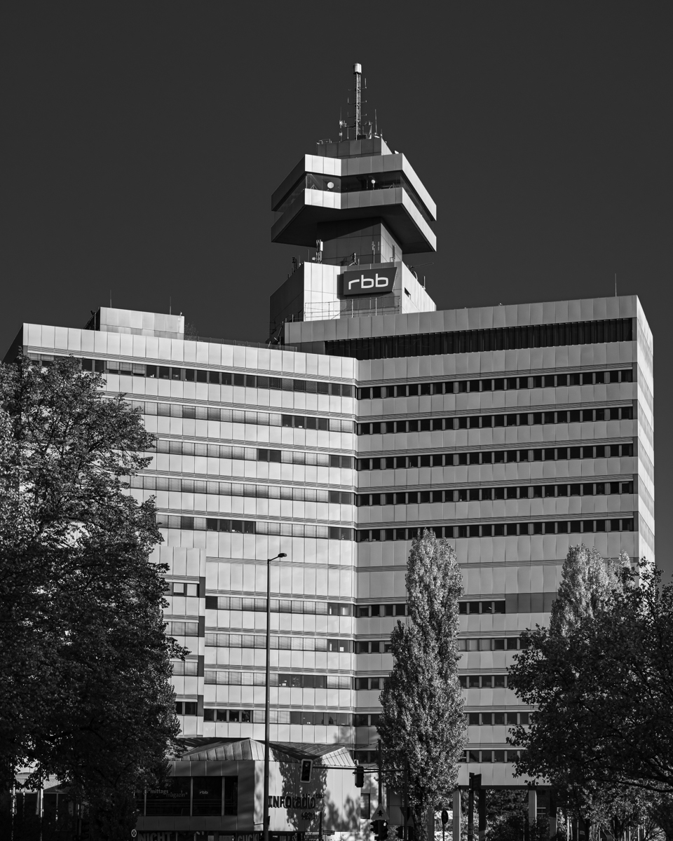 Berlin Modern tweet media