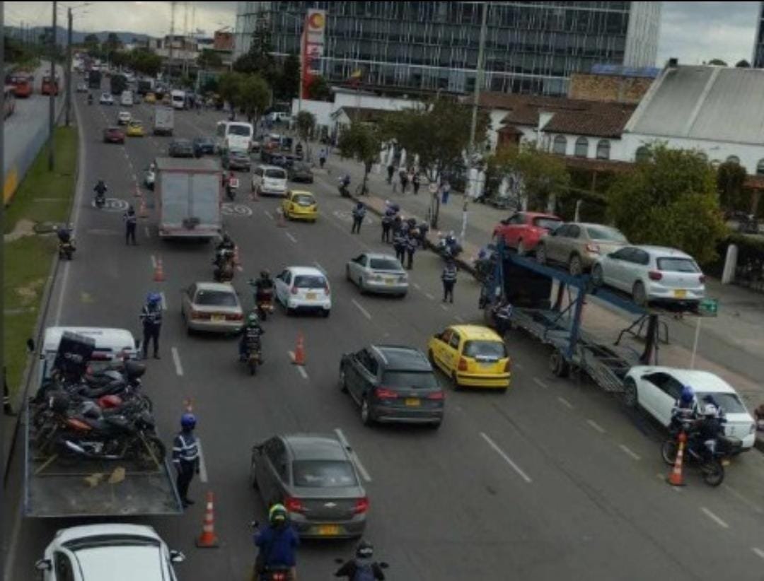 andmorc's tweet photo. Increíble el negocio de @SectorMovilidad @Bogota @BogotaTransito Ahora pueden contratar hasta niñera... @fdbedout @CGR_Colombia @DefensoriaCol https://t.co/Xbc0CkUBQR