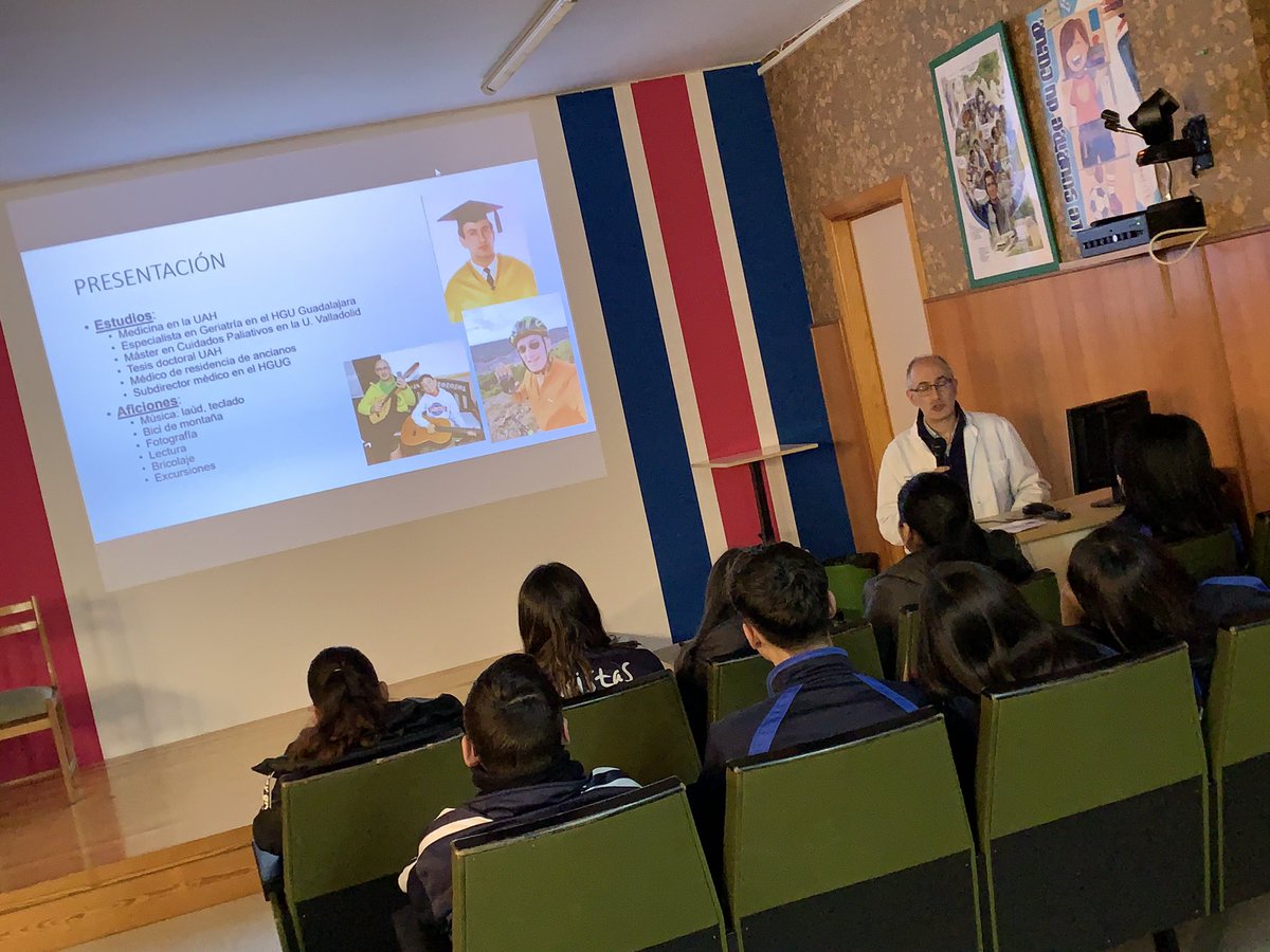 maristasguada's tweet photo. ¿Qué soy y qué quise ser? Mesa redonda para el alumnado de tercero de secundaria. Conocemos itinerarios vocacionales y profesionales para ir soñando nuestro futuro. #Sonríeatufuturo https://t.co/iignIUoRnp