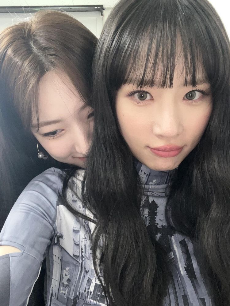 juyeonthinkerr's tweet photo. the real girlfriends https://t.co/joBPDm4Oaa