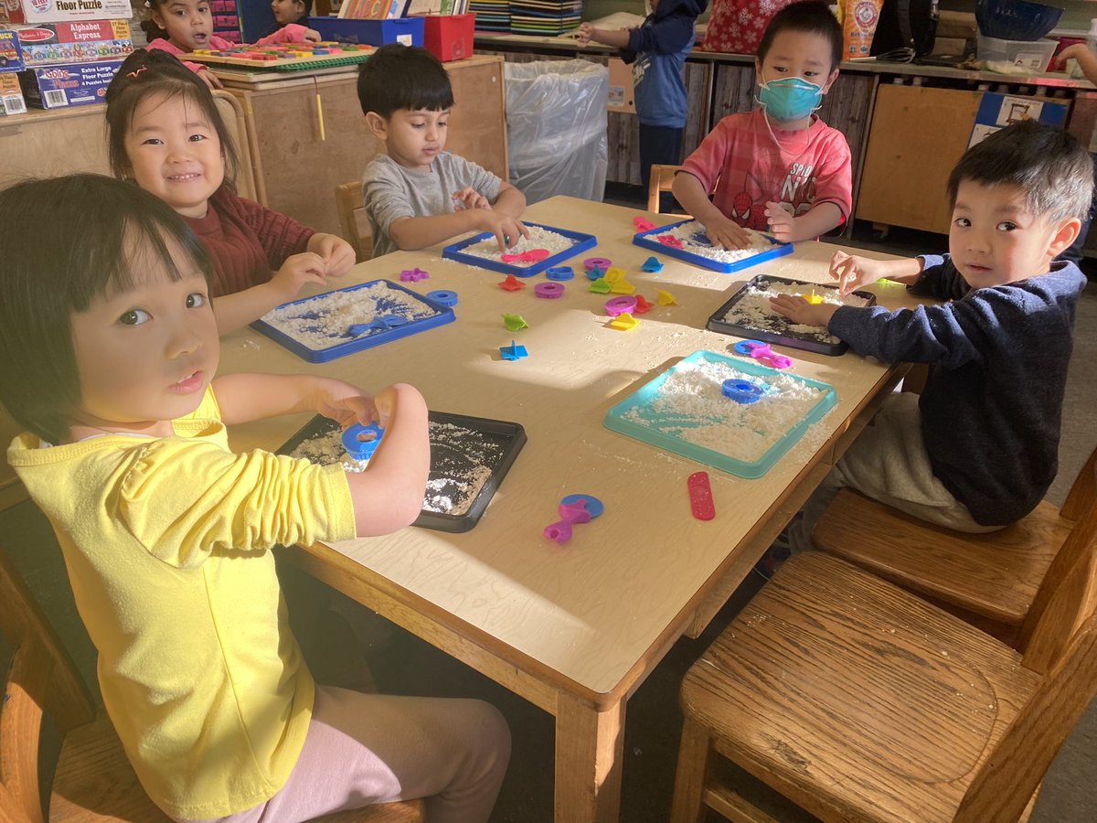PS60Stem's tweet photo. 🙌🏼 Exploring the 5 senses!  Ms. Murphy’s PreK STEM classes made Oobleck and fake peppermint snow.  🌨️ @literacy_fox @MrsHarrisonPS60 @D27NYC @DOEChancellor @NYCSchools @PS60queens https://t.co/s6jSOBMcaU