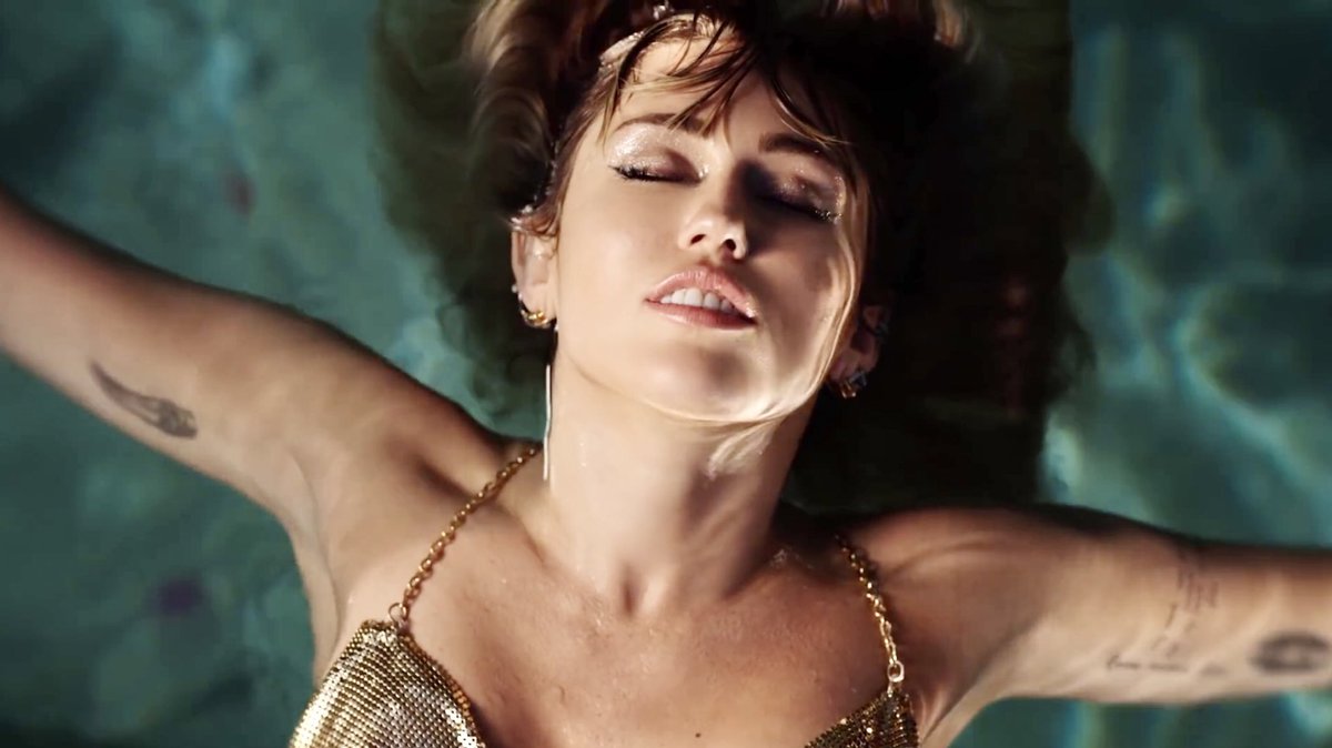 MileyNation's tweet photo. this is for midnight sky, nothing breaks like a heart, slide away and mother’s daughter! https://t.co/C6iRzI3PdF