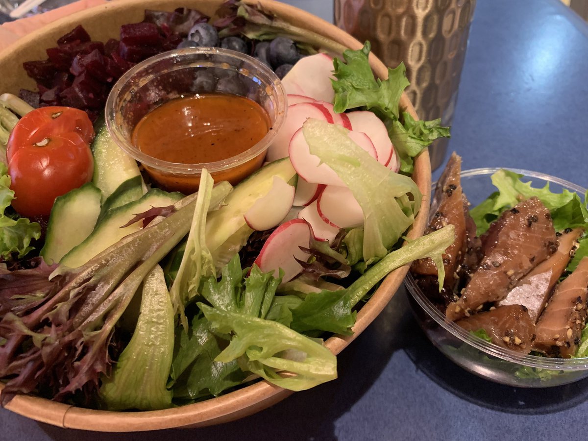 Just tried the new #Indigenous  restaurant <a href="/SnBVancouver/">Salmon n'Bannock</a> at <a href="/yvrairport/">YVR</a> 😋 Yum! #yvr #Food