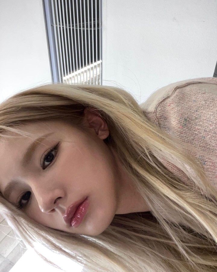 burningitRed's tweet image. ㅤㅤ ㅤㅤ
 ⠀  ׂ   @𝙗𝙪𝙧𝙣𝙞𝙣𝙜𝙞𝙩𝙍𝙚𝙙 𝘶𝘱𝘥𝘢𝘵𝘦  ˳  ׂ ۪    ˒ 
                  ╴ 24.01.23 ♡⠀      

¿cómo se hace amigos?