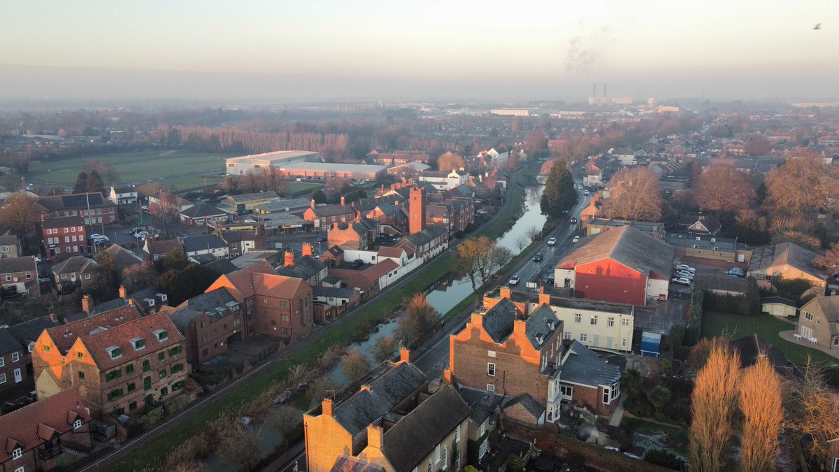 BowserAndy's tweet photo. Sunset over a frozen Spalding https://t.co/vXNj0r37Wx