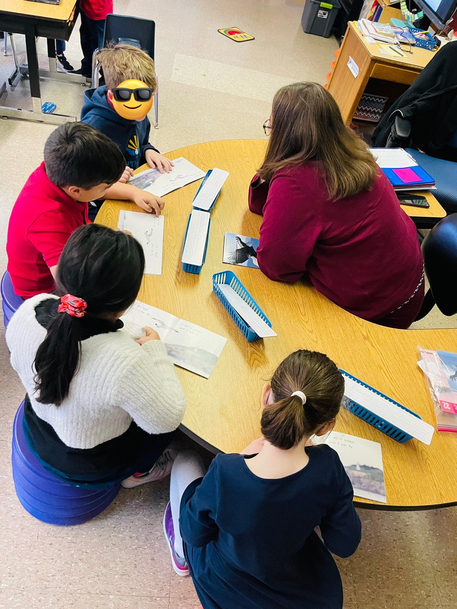 We always love visiting classrooms <a href="/hawthornehawks/">Hawthorne Elementary</a> to see all the wonderful student learning in English &amp; Spanish. #JCPSGuidedReading <a href="/inspired_teach1/">michelle cable</a> <a href="/HawthorneAIC/">Emily Minteer</a> @JCPSAsstSuptES3 @JCPSAsstSuptTL <a href="/LydianAndrea/">Andrea Lydian</a>