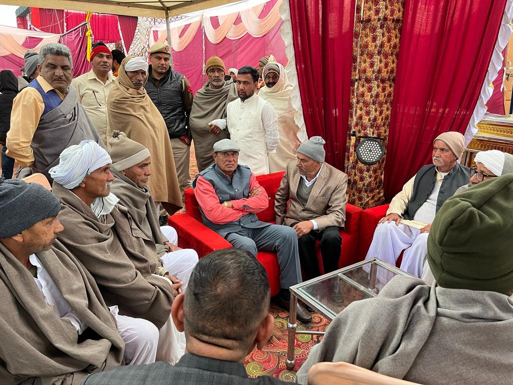 Lt_Gen_DP_Vats's tweet photo. आज हिसार जिले के गांव खरकड़ी में अमित शर्मा के शादी समारोह में शामिल होकर ग्रामीण भाईचारे से रूबरू होने का अवसर प्राप्त हुआ l समस्त परिवार को इस मांगलिक अवसर पर शुभकामनाएं दी और नवविवाहितों को सुखी वैवाहिक जीवन के लिए आशीर्वाद दिया
#Haryana #Bjp #Bjp2022 #शुभकामनाएं #नवविवाहित https://t.co/7XdU9qaE9M