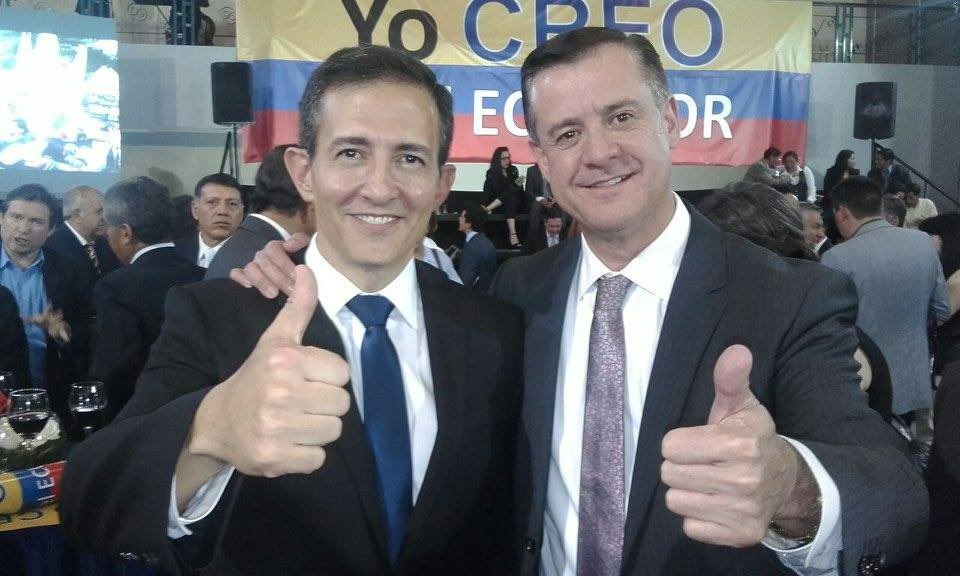 chernandezy's tweet photo. Me dicen que Pedro Freile el "socialista de ultra derecha" ha hecho ridículo en una rueda de prensa.

Trabajó para Páez, lo aplaudía y le decía "valiente" 🥰 pero hoy Páez es malo 🤣

Sigue tu camino socialista de VOX! https://t.co/28hySiAv4m