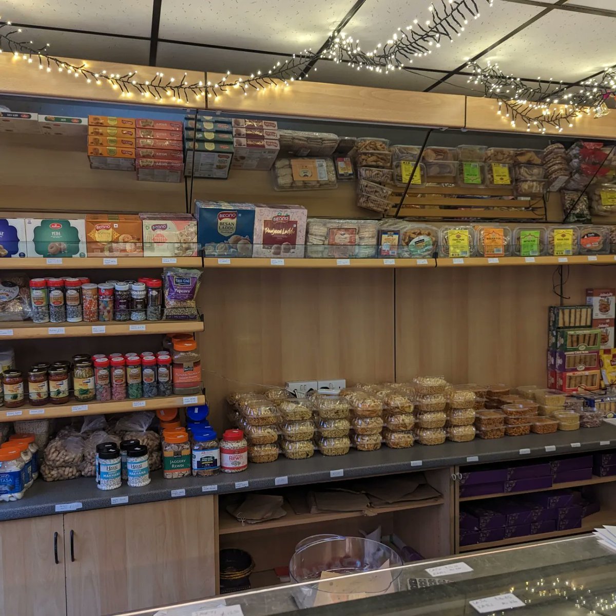 A new Panjabi Street Food store has just opened in the #CityofDoncaster on Printing Office Street called Haveli Panjab Di. They offer a wide variety of authentic and homemade Indian food. 

Why not #thinklocal & support the opening of this new business!

#investment #newbusiness