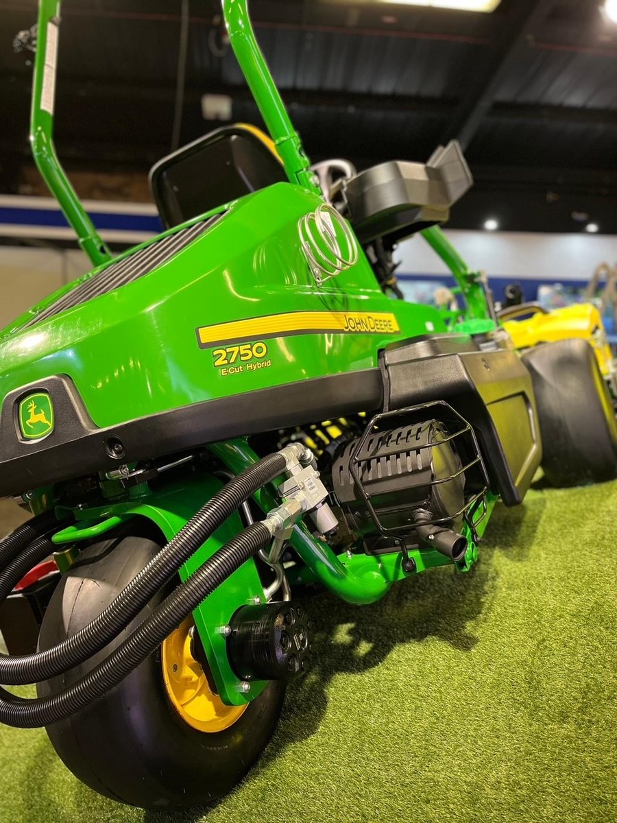 BalmersSales's tweet photo. #BTME23 this week? Head to John Deere's stand & check out:
⛳️2 battery-powered, walk-behind greens mowers
⛳️ Further hybrid innovations to the existing range
⛳️ Live demonstrations of John Deere's OnLink technology & fleet management system for GK's.
#golf #turfpro #sportsturf https://t.co/opM9Qn3323