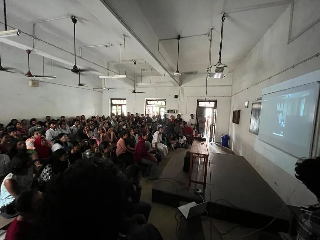 media_factos's tweet image. India The Modi Question displayed in Kerala in different College Campus and Cities by SFI and DYFI.
Well Done ❤️

#ModiDocumentaryRow #IndiaTheModiQuestion #NarendraModi #GujaratRiots2002 #BBCDocumentary #Kerala #sfi #DYFI