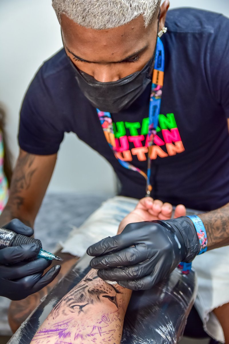 Ericktatuador97's tweet photo. Pegar essa arte que rolou no maior evento de tatuagem da América Latina 🙅🏾♂️🦁 #tattooweek https://t.co/N4rKwmZfYj