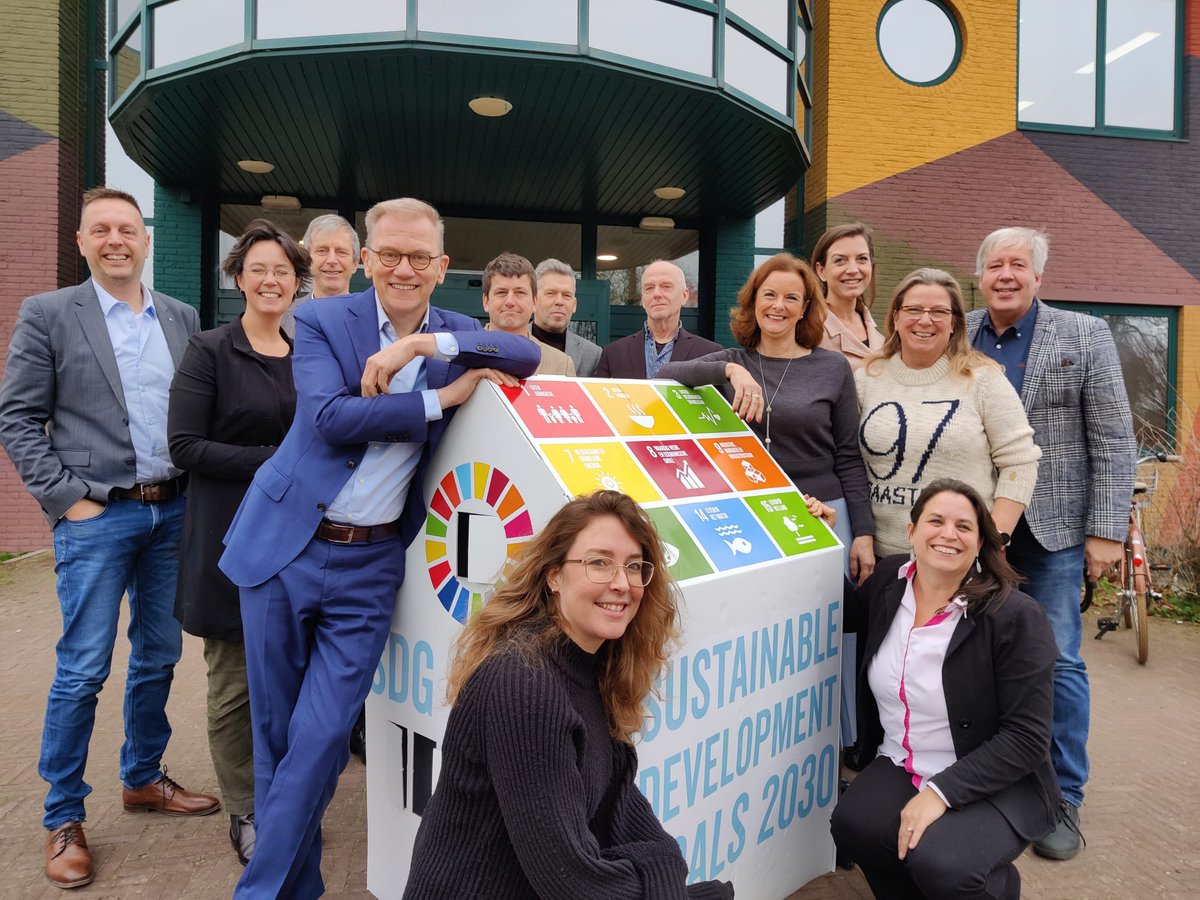 Vanochtend in Deventer gesproken met vertegenwoordigers van Cleantech Regio Stedendriehoek over het bundelen van de innovatiekracht van Rijk en regio, aan de hand van @AdviesraadWTI advies ‘Samen de lat hoog leggen’ awti.nl/documenten/adv…