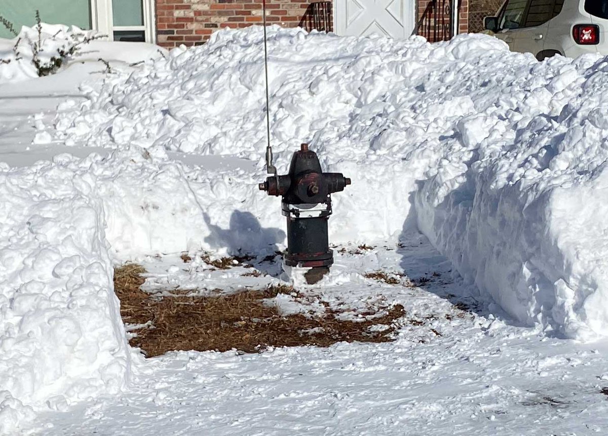 arlingtonmagov's tweet image. #ArlingtonMA now is a good time to adopt a fire hydrant and keep it clear of snow... and clear enough firefighters can acces it, like this one. In the event of an emergency #SecondsCount #BeAGoodNeighbor