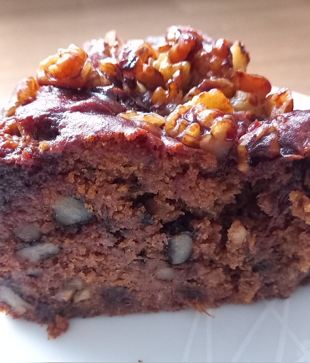 Jimbobwoo's tweet photo. Hey #veganhour &amp; everyone else 💚 When it's your birthday &amp; your favourite thing is eating cake, what do you do??? Of course...you eat cake...and lots of it💚Check out Sponge Cakes, Norfolk for deliveries 🙏💚🙏
#VeganHour #Veganuary2023 #Veganuary @SpongeCakesLtd #dateandwalnut https://t.co/9Uvr1nVI0p