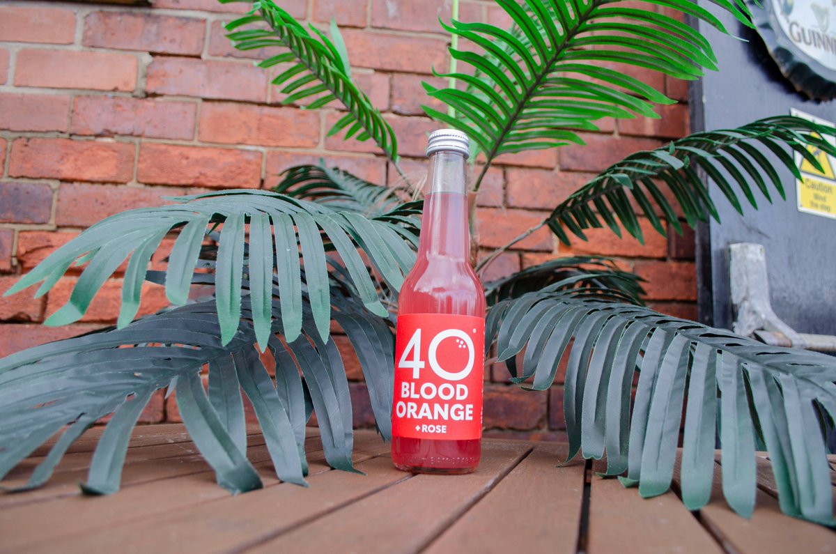 Introducing you to 40 Blood Orange + Rose.
A refreshing concoction, with a smooth and subtle floral rose undertone, taking your mouth straight to beverage bliss.
#bloodorange #bar #fun #cafe #restaurant #newvenue #dine #goodfood #drinksonme