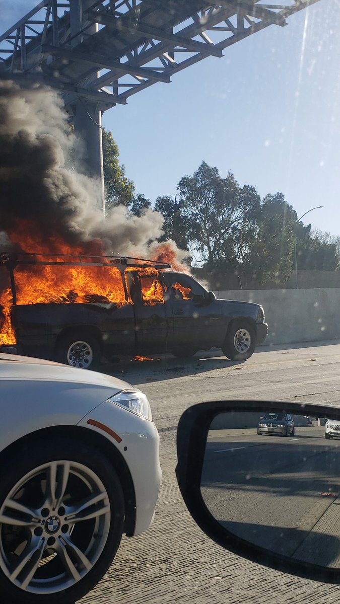 lbodenhoef's tweet photo. @knxnews @KTLAnewsdesk @ktlagingerchan 5 Fwy SB in OC v4 17th St in Santa Ana center divider SB https://t.co/taPXf9eHBm