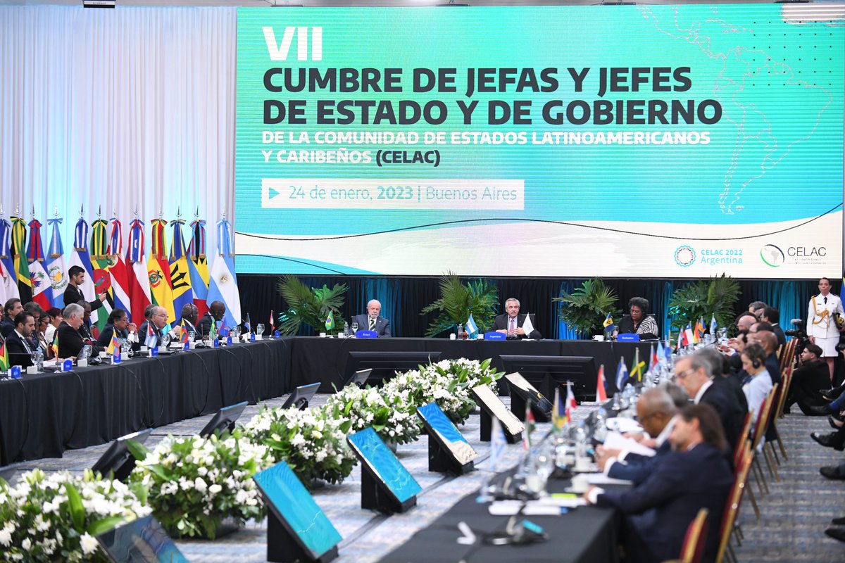 La VII Cumbre de jefes de Estado y de Gobierno de la Comunidad de Estados Latinoamericanos y Caribeños (Celac) quedó hoy inagurada  con un saludo a la reincorporación de Brasil al mecanismo de integración y concertación política.
#CELACEsUnidad 
#CELAC 
#AmericaUnida