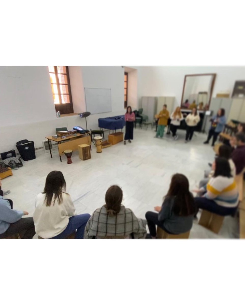 Formación para profes de Recursos rítmicos para el aula y taller de percusión para familia con material reciclado este fin de semana gracias a <a href="/BarenboimSaid/">Fundación Barenboim-Said</a> 
🥁🤗❤️🪘