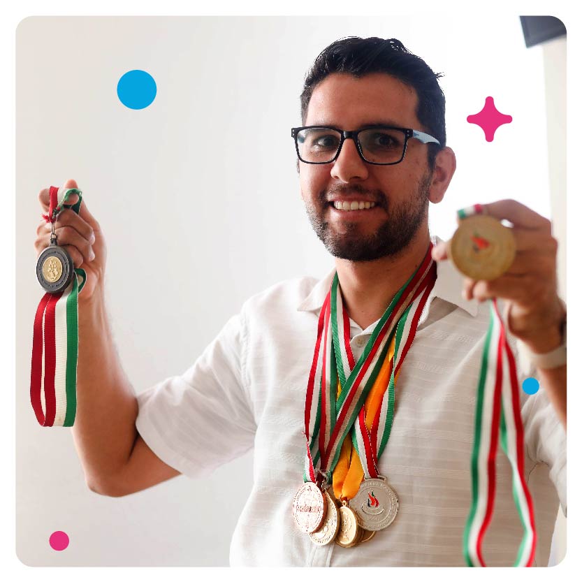 DIFJalisco's tweet photo. Después de haber sufrido un accidente automovilístico y pasar por la dificil recuperación, David Eduardo encontró su misión en la vida, ayudar a más personas a recuperarse. 
Te compartimos estas imágenes de sus actividades y en esta semana te estaremos compartiendo su testimonio. https://t.co/40PIZ2MKXY