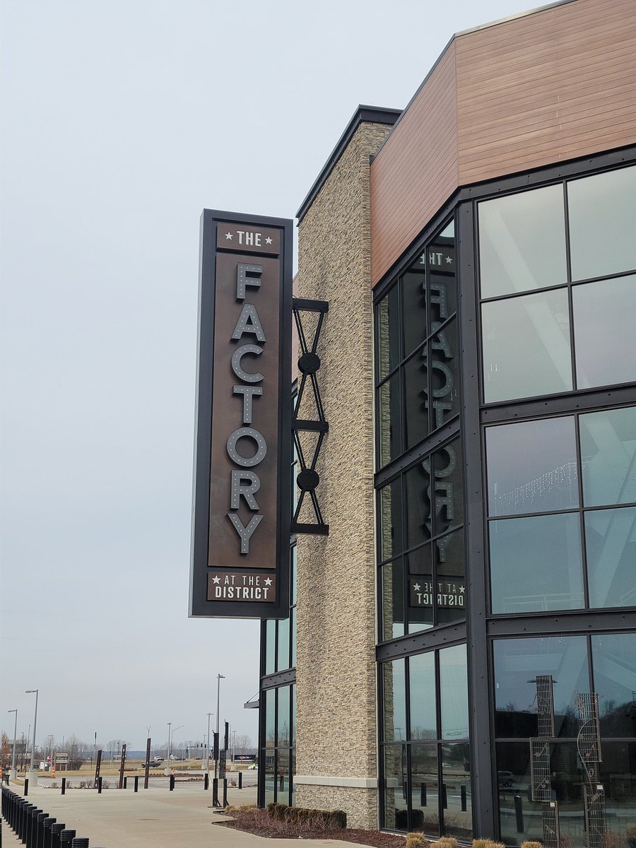 OTCupboard's tweet photo. First ones here is kind of weird o.o #ONEUSinSTL #thefactory #oneusreachforus https://t.co/6huNJ3Xtpb
