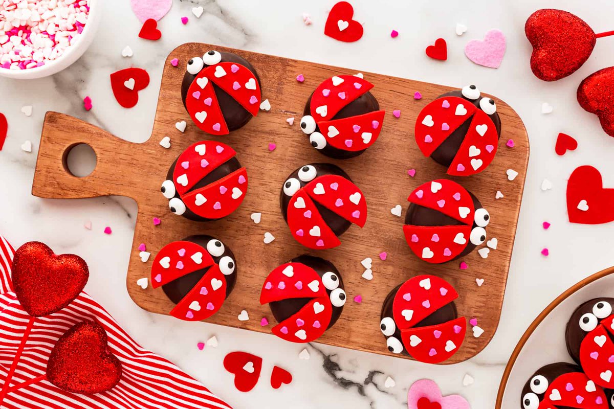TaraNoland's tweet photo. These Love Bug Valentine's Day Cookies are a breeze to make with the kids. They will love how adorable they turn out. #cookies #lovebugcookies #ValentinesDay #dessert #ladybugs #lovebugs #ValentinesDaycookies #ediblecraft #kidfriendly
https://t.co/ykVtCOEo6i https://t.co/9d70Hs3zlS